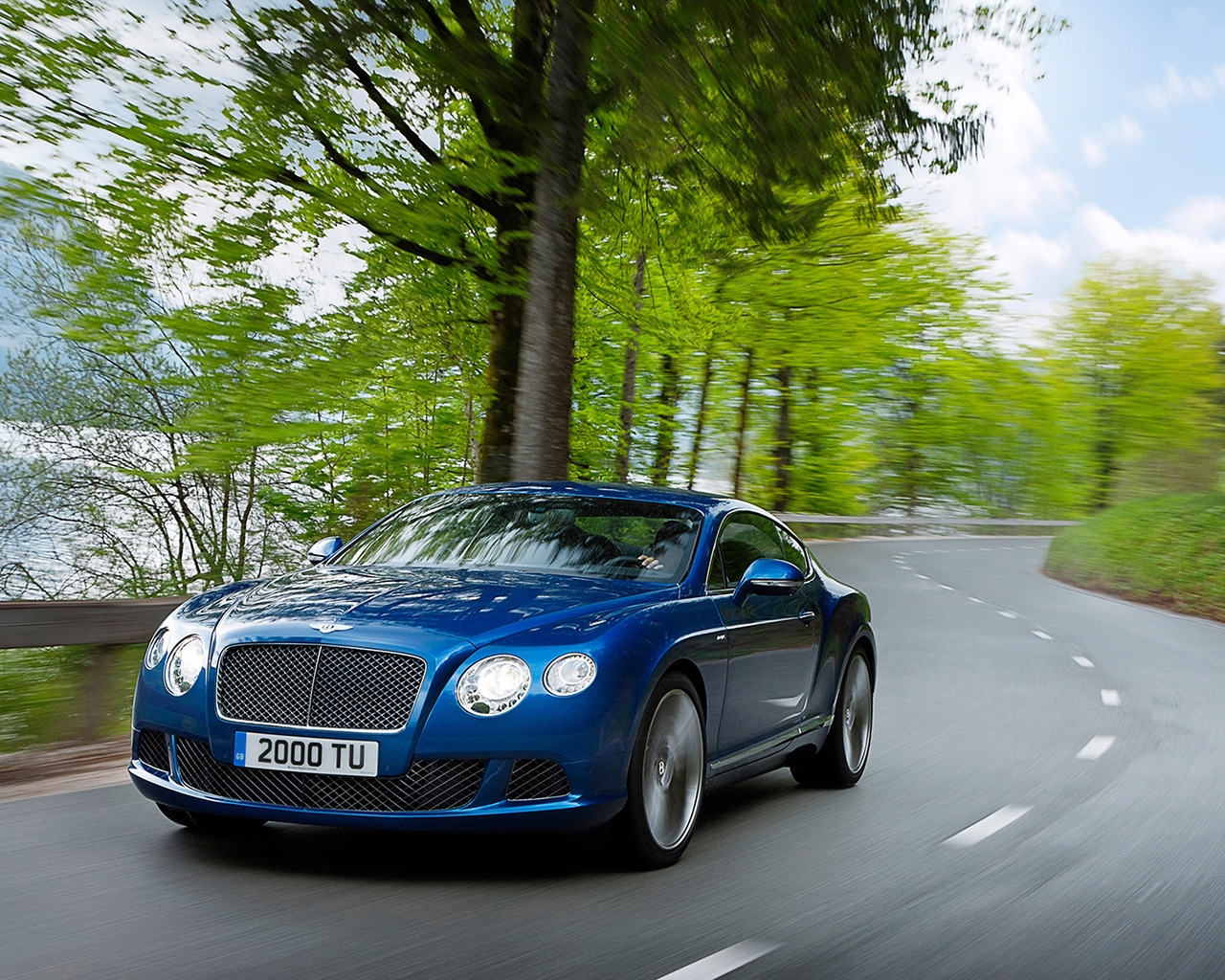 Blue Bentley Continental GT for 1280 x 1024 resolution