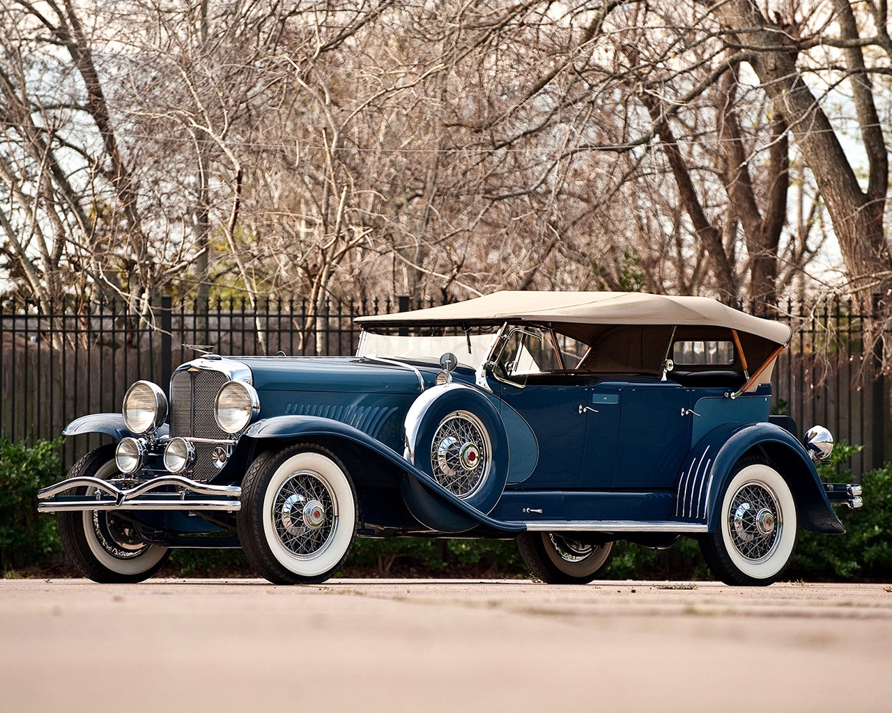 Blue Convertible Duesenberg for 1280 x 1024 resolution