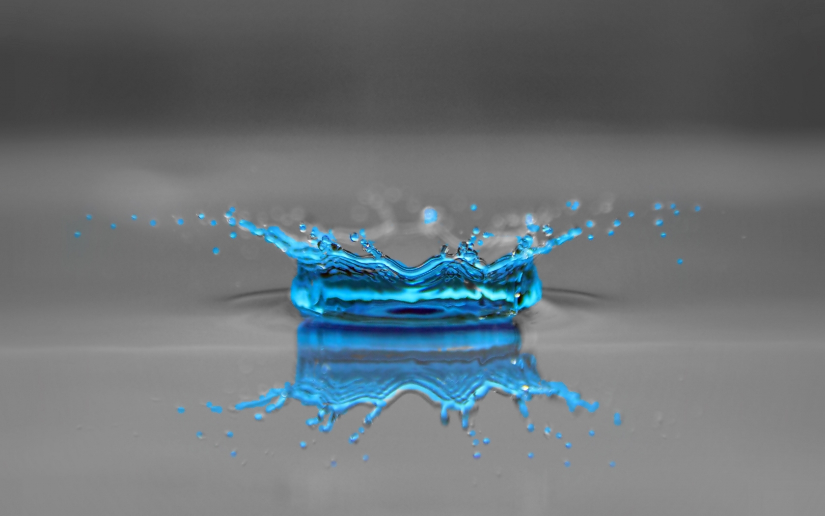 Blue Drop of Water for 1680 x 1050 widescreen resolution