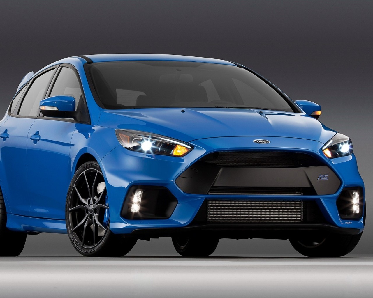 Blue Ford Focus RS  for 1280 x 1024 resolution