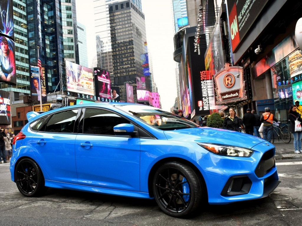 Blue Ford Focus RS 2015  for 1024 x 768 resolution