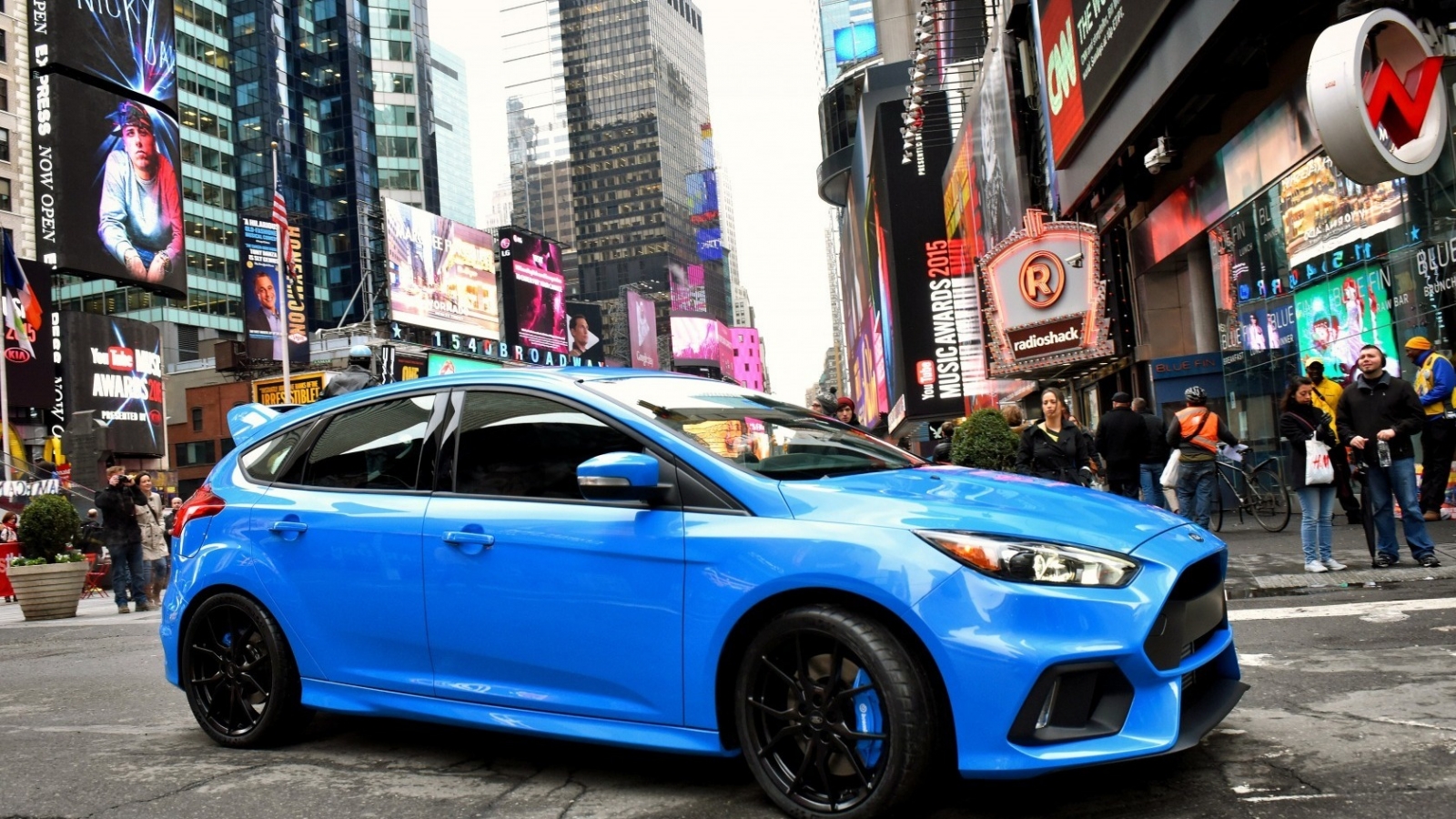 Blue Ford Focus RS 2015  for 1600 x 900 HDTV resolution