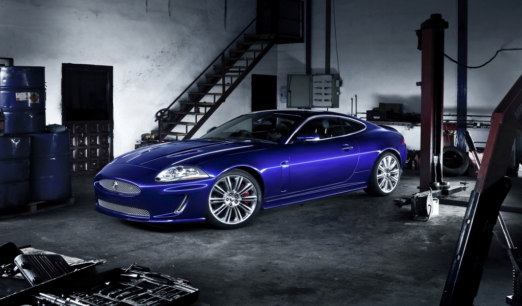 Blue Jaguar XKR 2010 for 1024 x 600 widescreen resolution