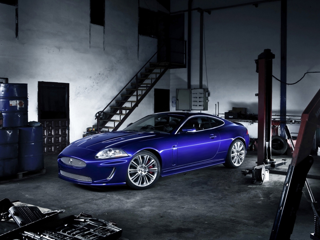 Blue Jaguar XKR 2010 for 1024 x 768 resolution