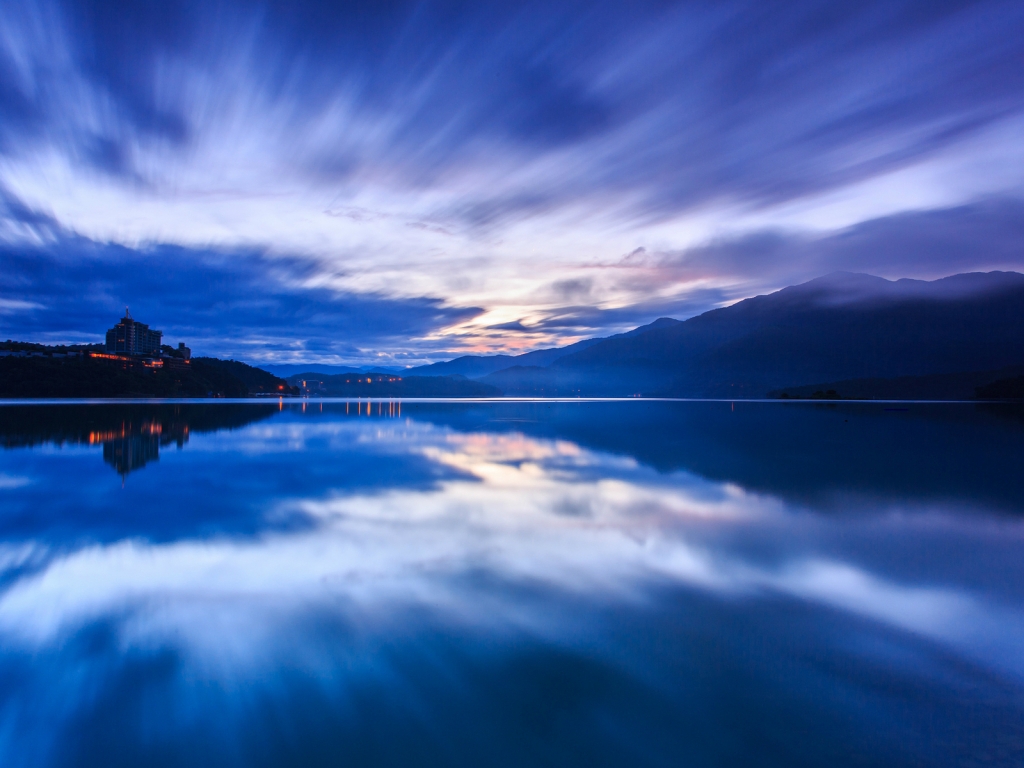 Blue Lake Landscape for 1024 x 768 resolution