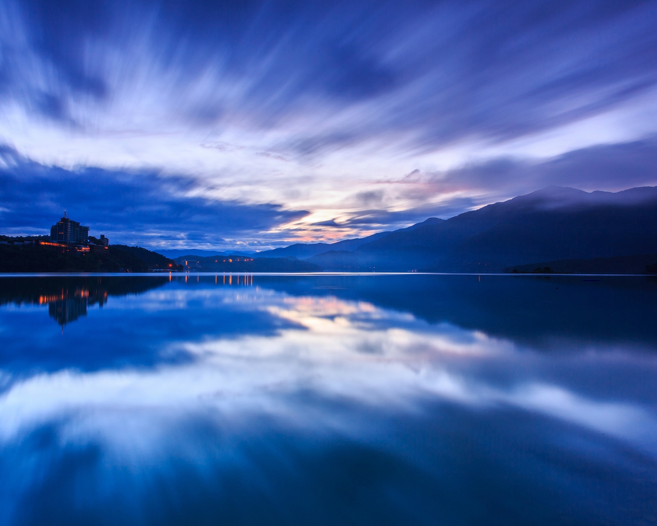 Blue Lake Landscape for 1280 x 1024 resolution