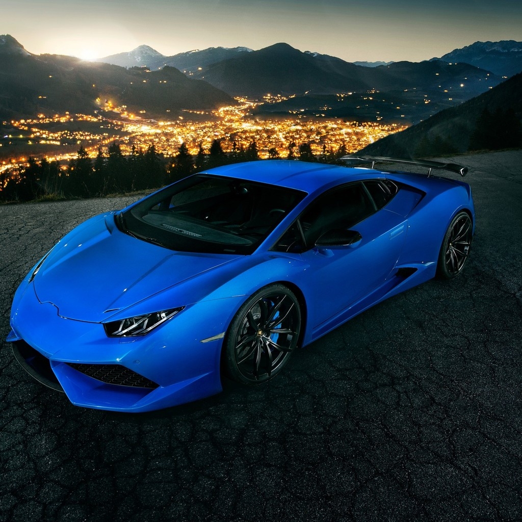 Blue Lamborghini Huracan for 1024 x 1024 iPad resolution