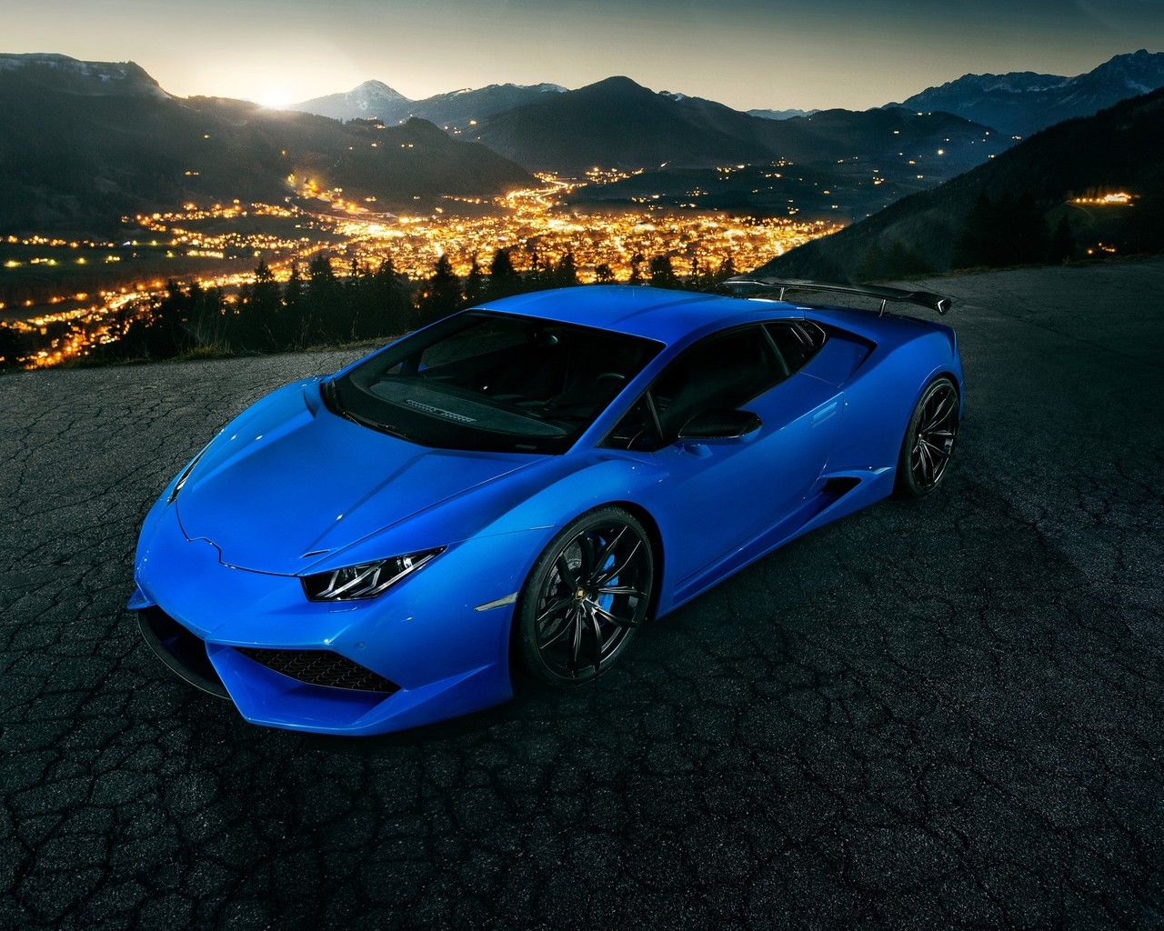 Blue Lamborghini Huracan for 1280 x 1024 resolution