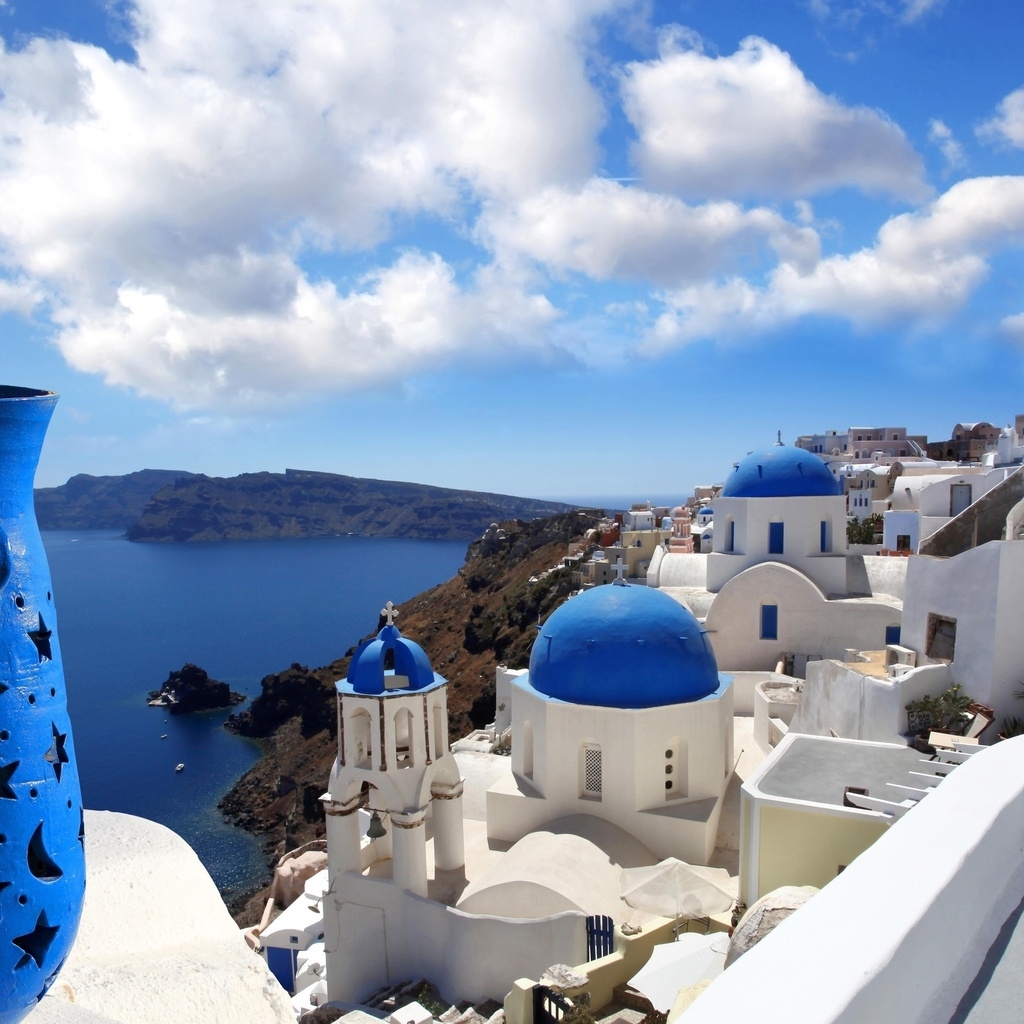Blue Santorini Greece for 1024 x 1024 iPad resolution