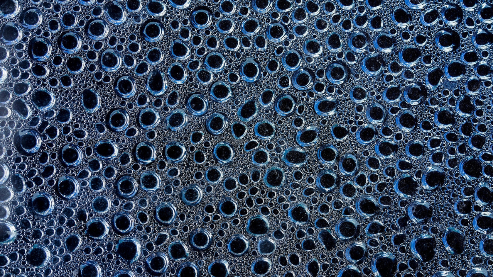 Blue Water Drops for 1680 x 945 HDTV resolution