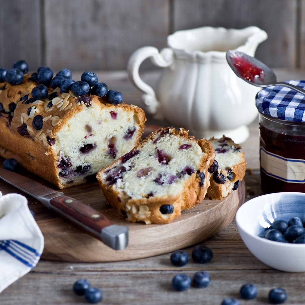 Blueberries Cake for 1024 x 1024 iPad resolution