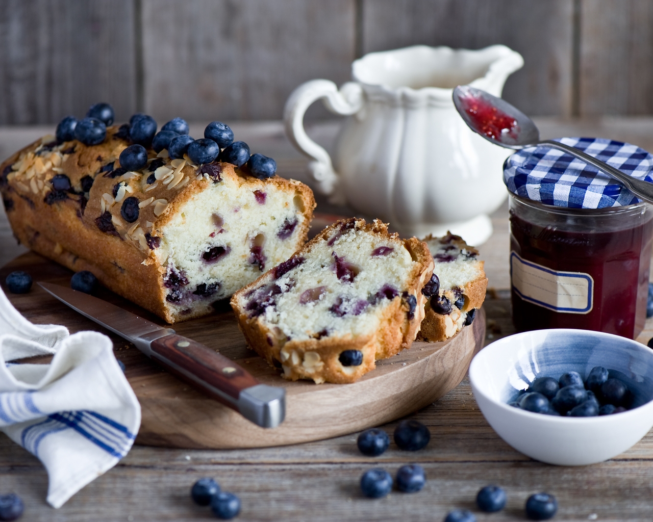 Blueberries Cake for 1280 x 1024 resolution