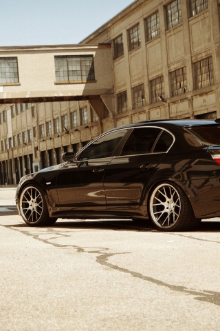 BMW 5 Series E60  for 320 x 480 iPhone resolution