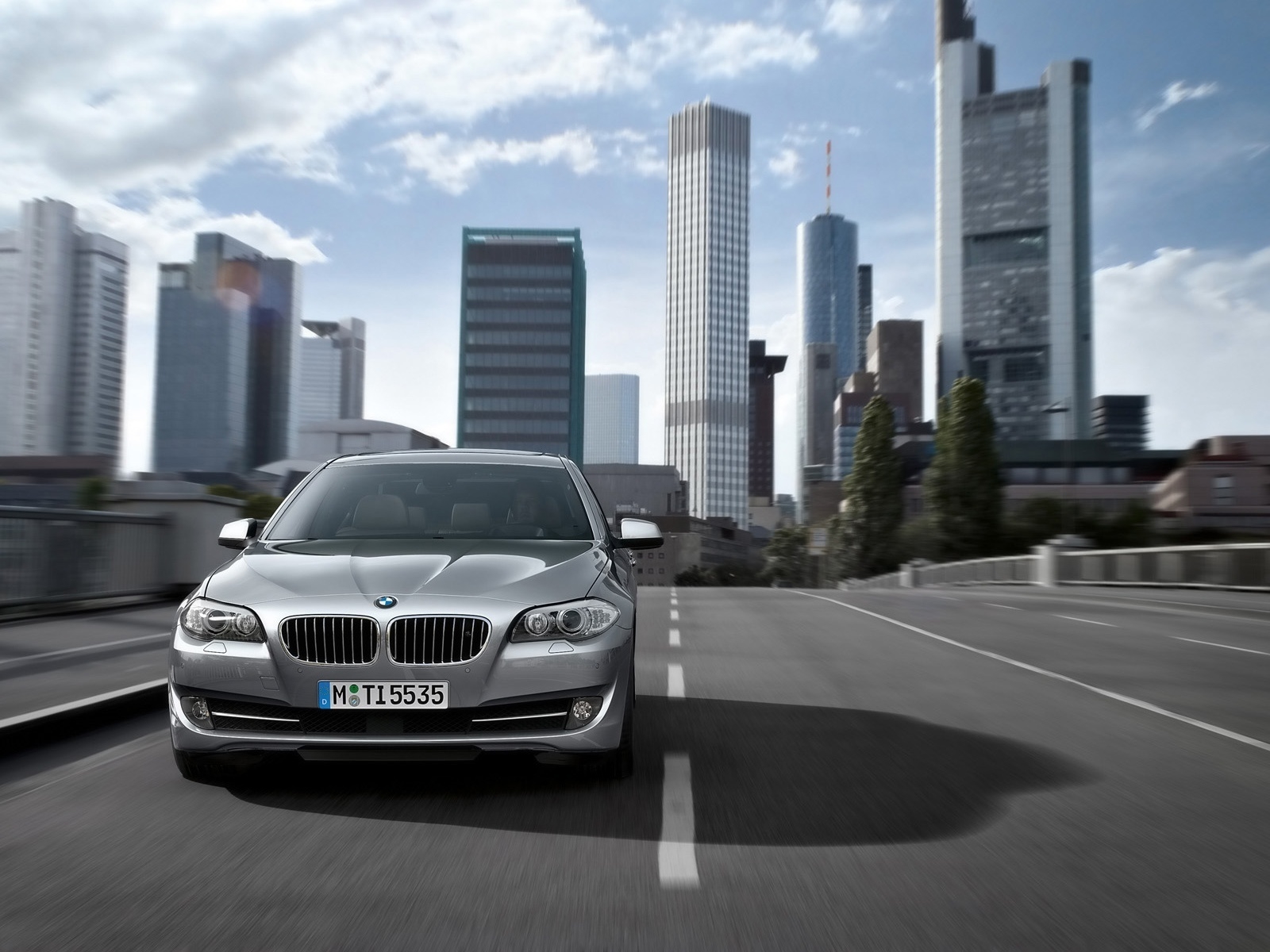 BMW 5 Series Sedan 2010 Front for 1600 x 1200 resolution