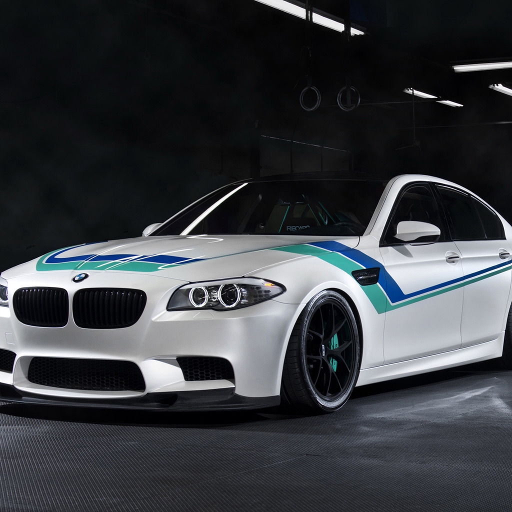 BMW F10 M Performance for 1024 x 1024 iPad resolution