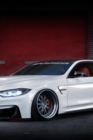 BMW F82 M4 for 320 x 480 iPhone resolution
