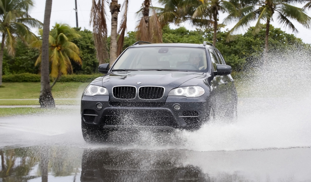 BMW X5 Water 2010 for 1024 x 600 widescreen resolution