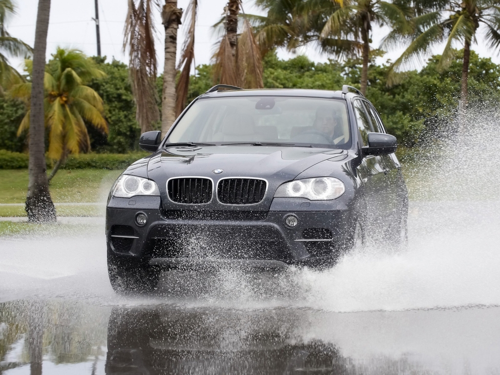 BMW X5 Water 2010 for 1024 x 768 resolution