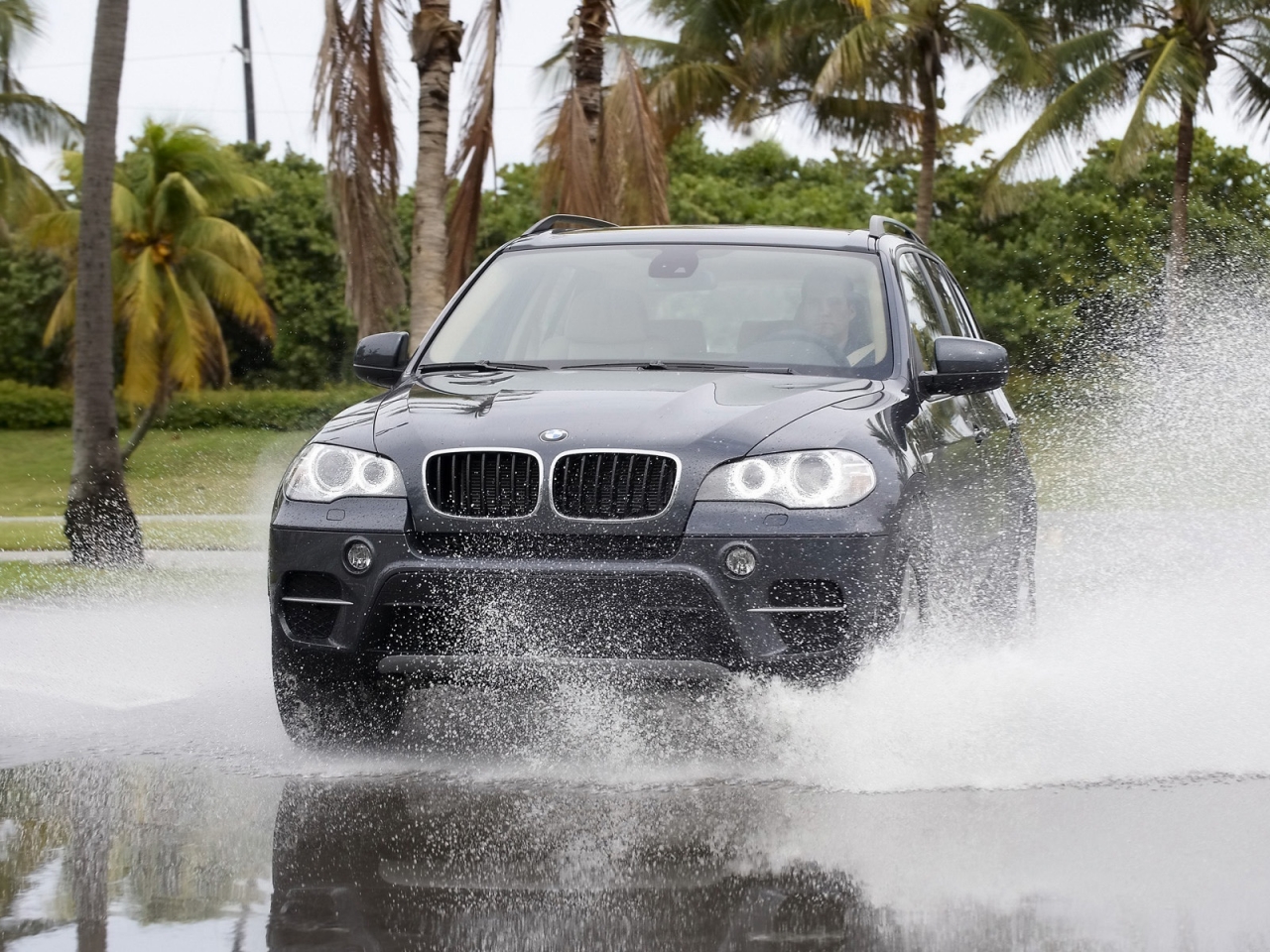 BMW X5 Water 2010 for 1280 x 960 resolution