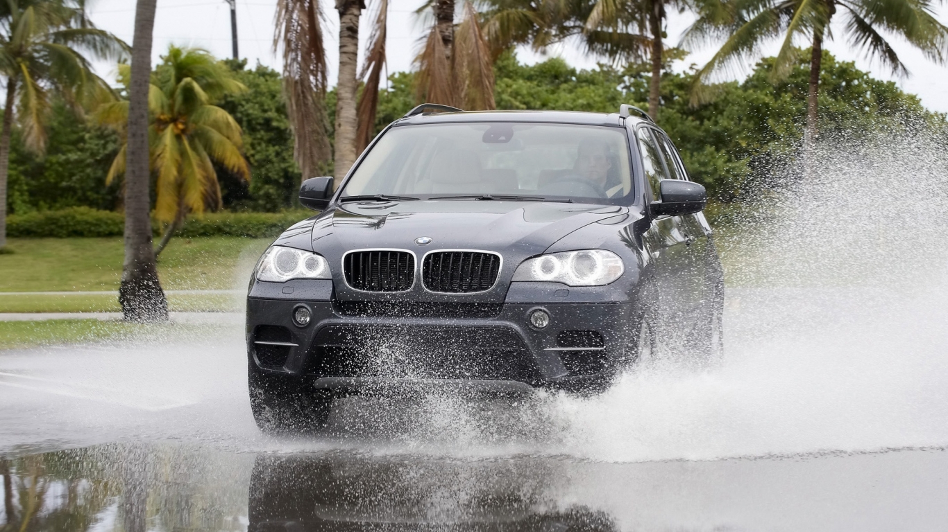 BMW X5 Water 2010 for 1366 x 768 HDTV resolution