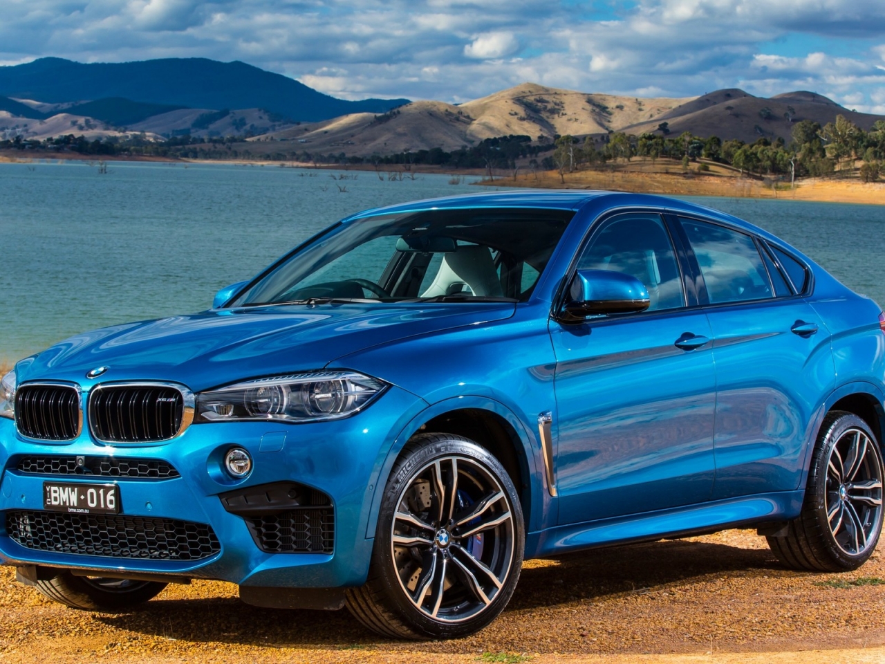 BMW X6 M for 1280 x 960 resolution