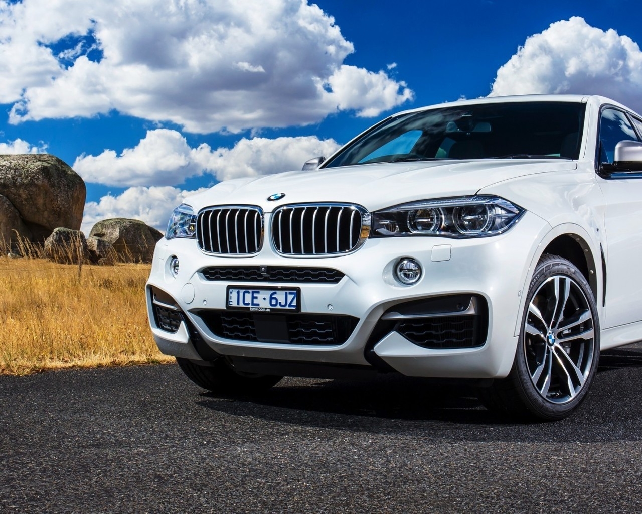BMW X6 M50D for 1280 x 1024 resolution