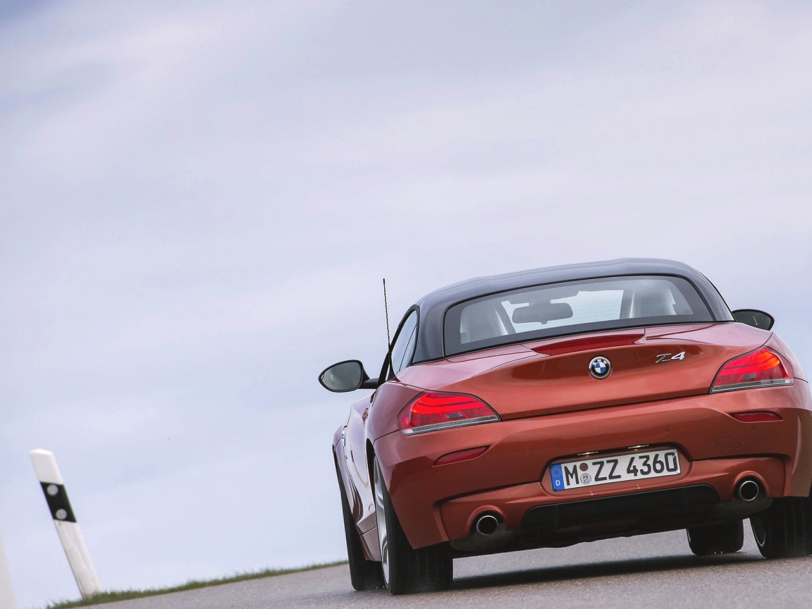 BMW Z4 Roadster Back View for 1152 x 864 resolution
