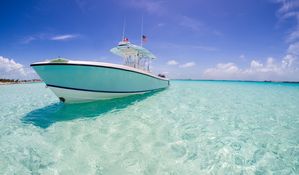 Boat in Paradise for 1024 x 600 widescreen resolution