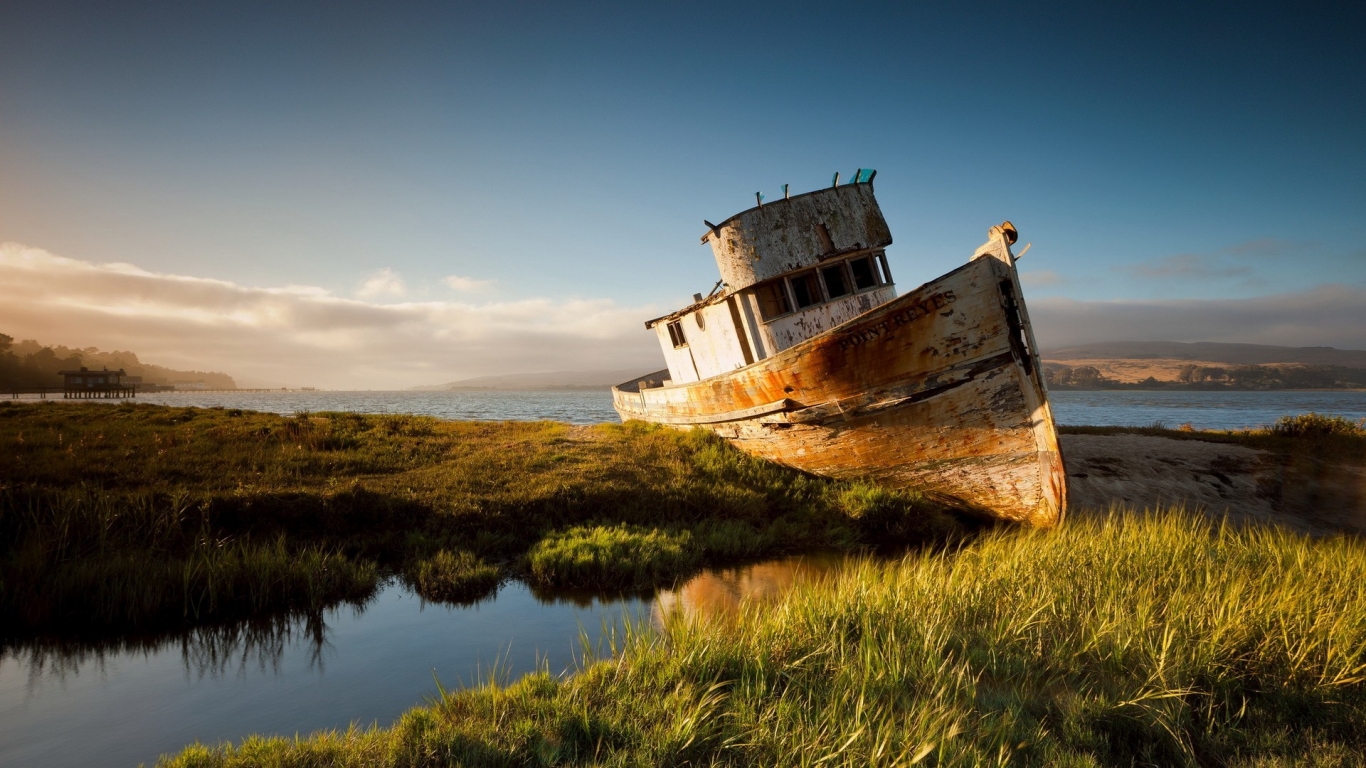 Boat Wreck for 1366 x 768 HDTV resolution
