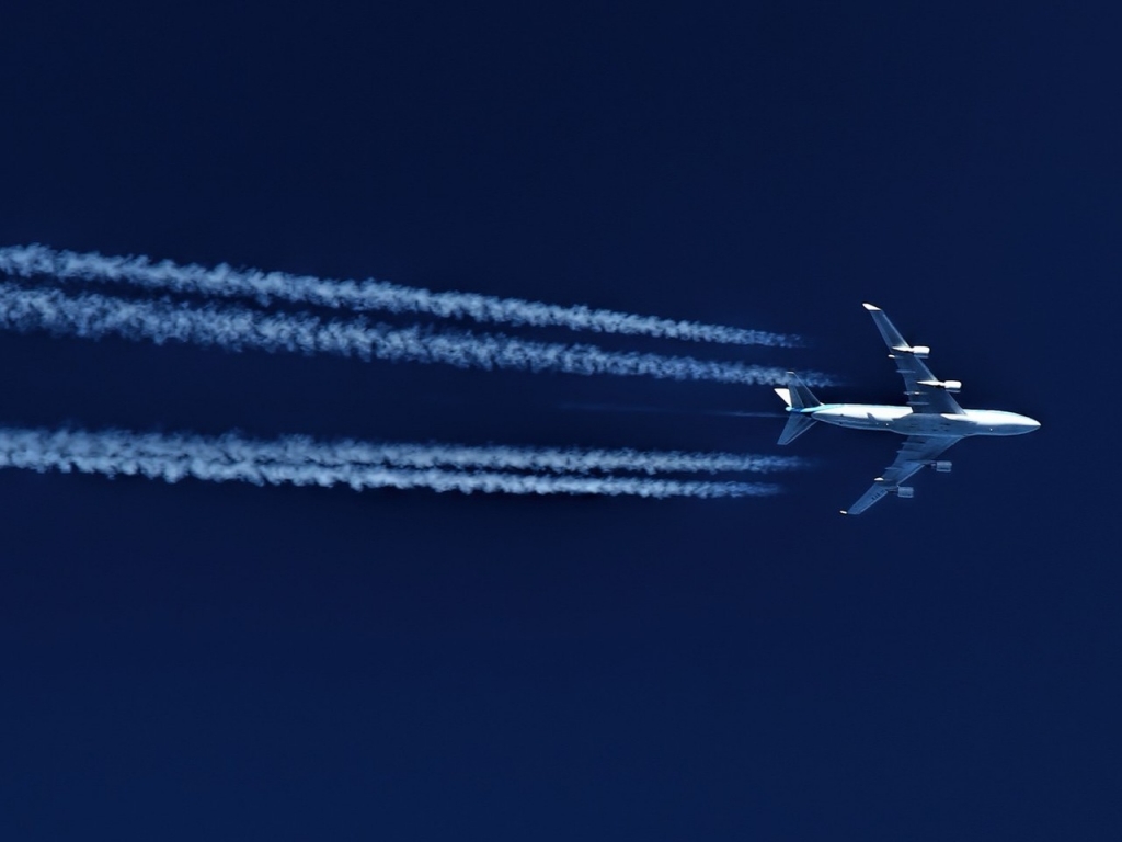 Boeing 747 Flying for 1024 x 768 resolution