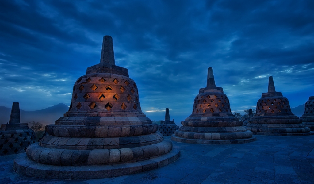 Borobudur Temple Indonesia for 1024 x 600 widescreen resolution