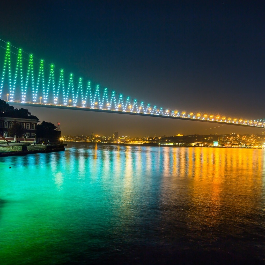 Bosphorus Bridge Istanbul for 1024 x 1024 iPad resolution