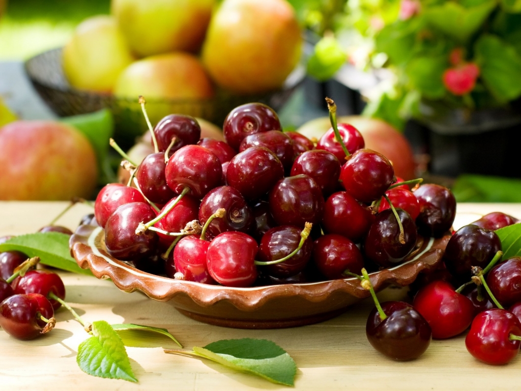Bowl of Cherries for 1024 x 768 resolution