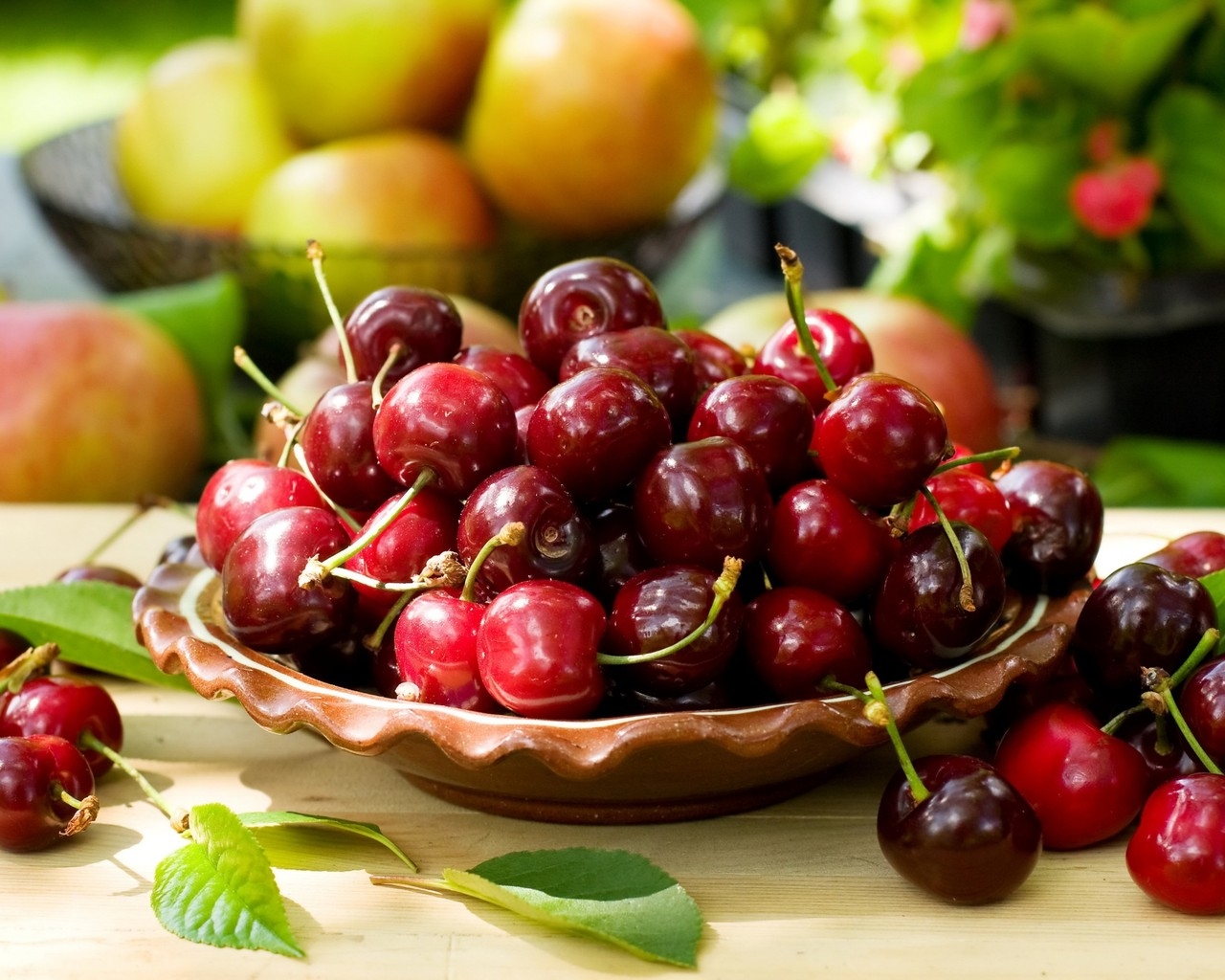 Bowl of Cherries for 1280 x 1024 resolution