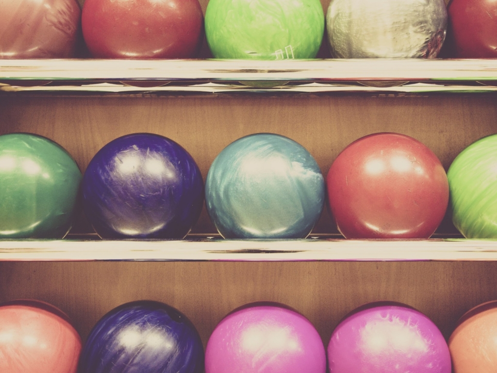 Bowling Balls for 1024 x 768 resolution