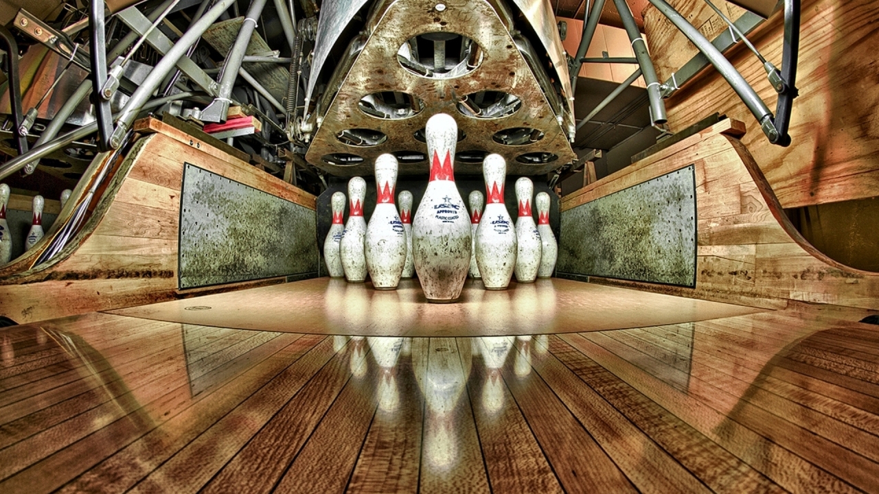 Bowling Game for 1280 x 720 HDTV 720p resolution