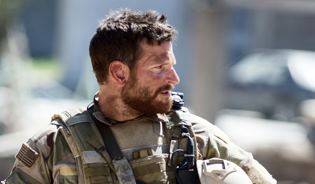 Bradley Cooper in American Sniper for 1024 x 600 widescreen resolution