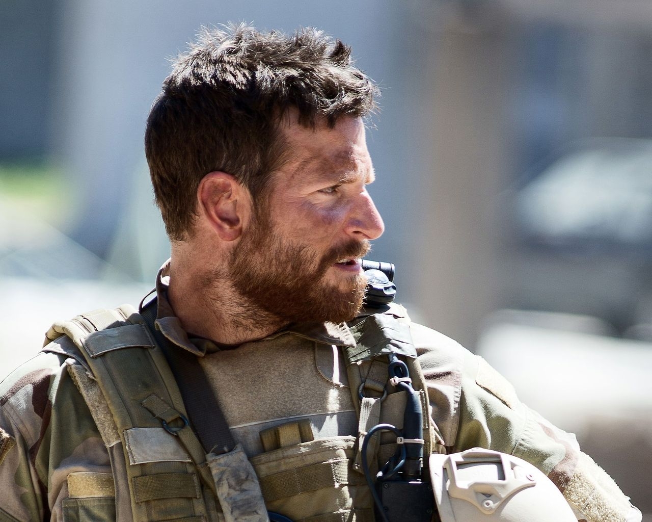 Bradley Cooper in American Sniper for 1280 x 1024 resolution