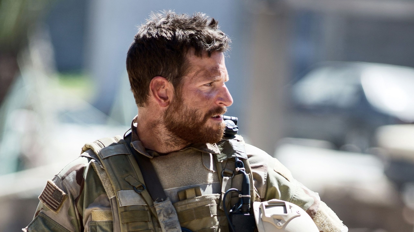 Bradley Cooper in American Sniper for 1366 x 768 HDTV resolution