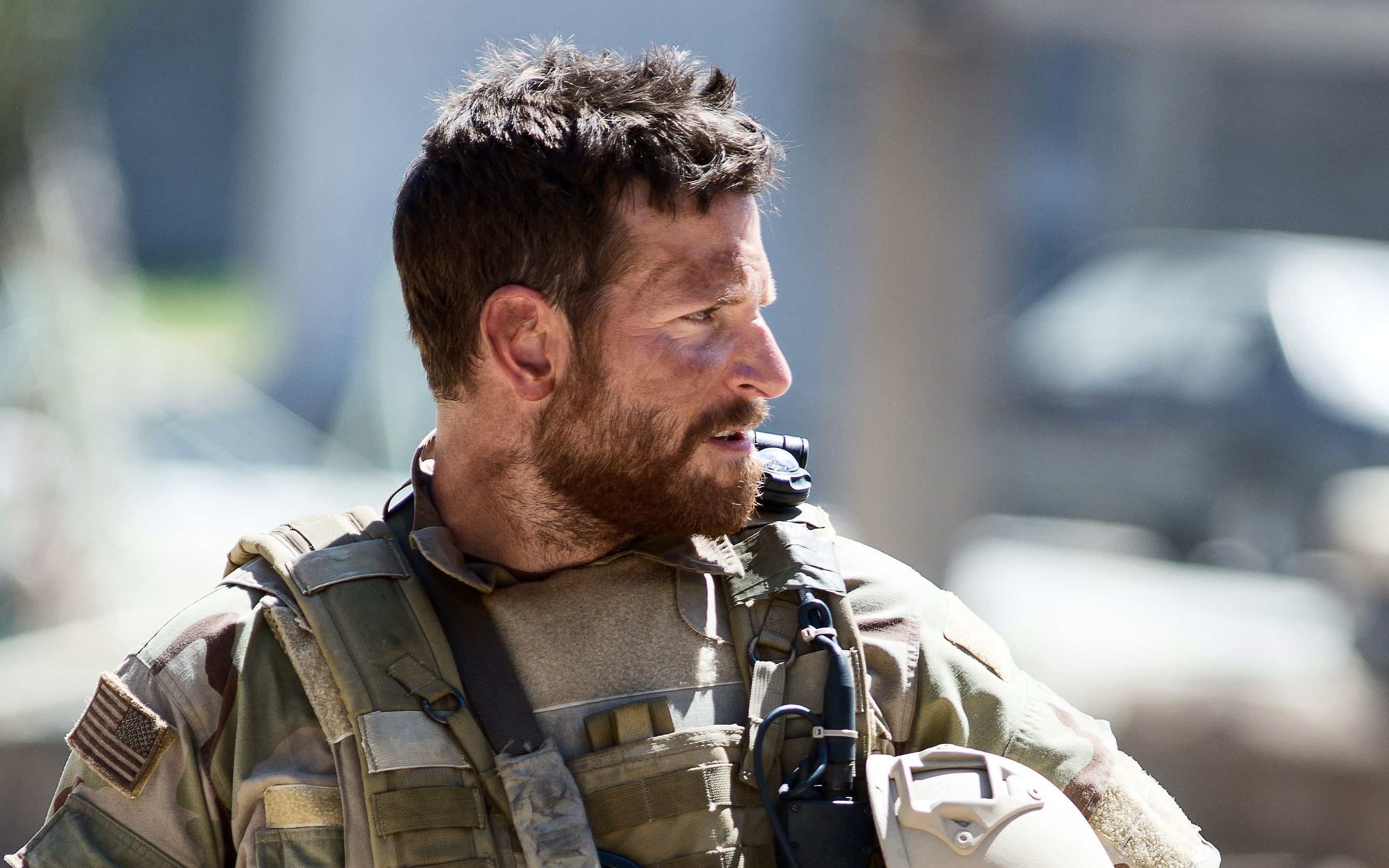 Bradley Cooper in American Sniper for 2880 x 1800 Retina Display resolution