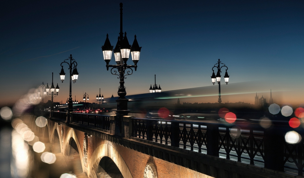 Bridge in Bordeaux for 1024 x 600 widescreen resolution