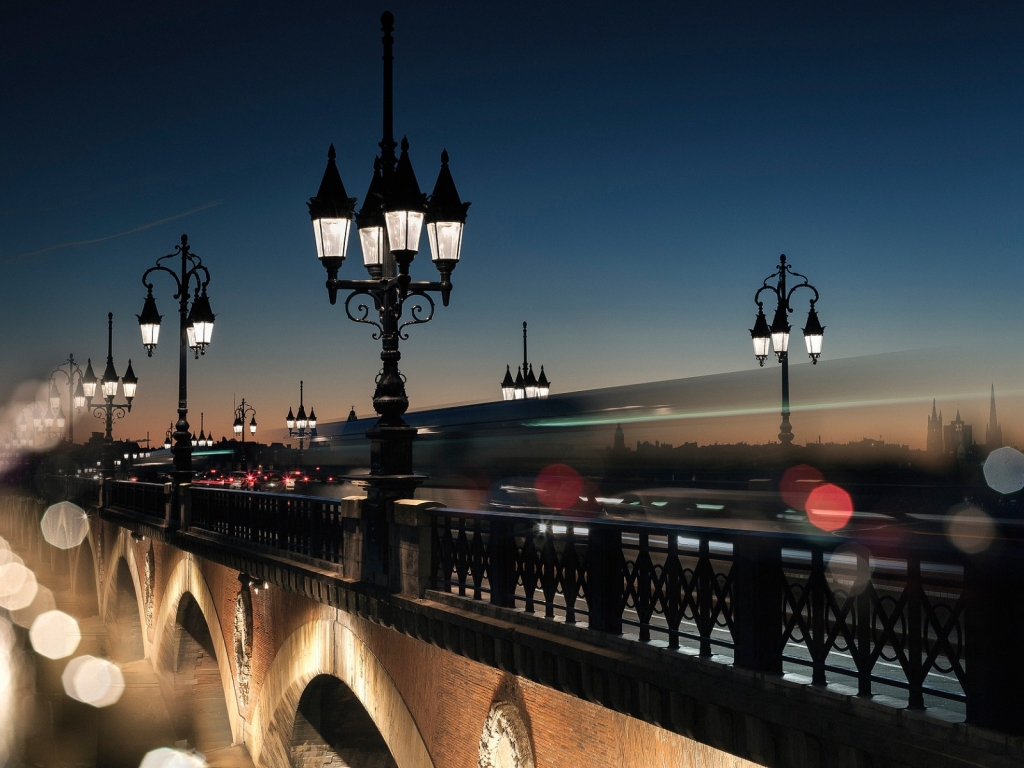 Bridge in Bordeaux for 1024 x 768 resolution