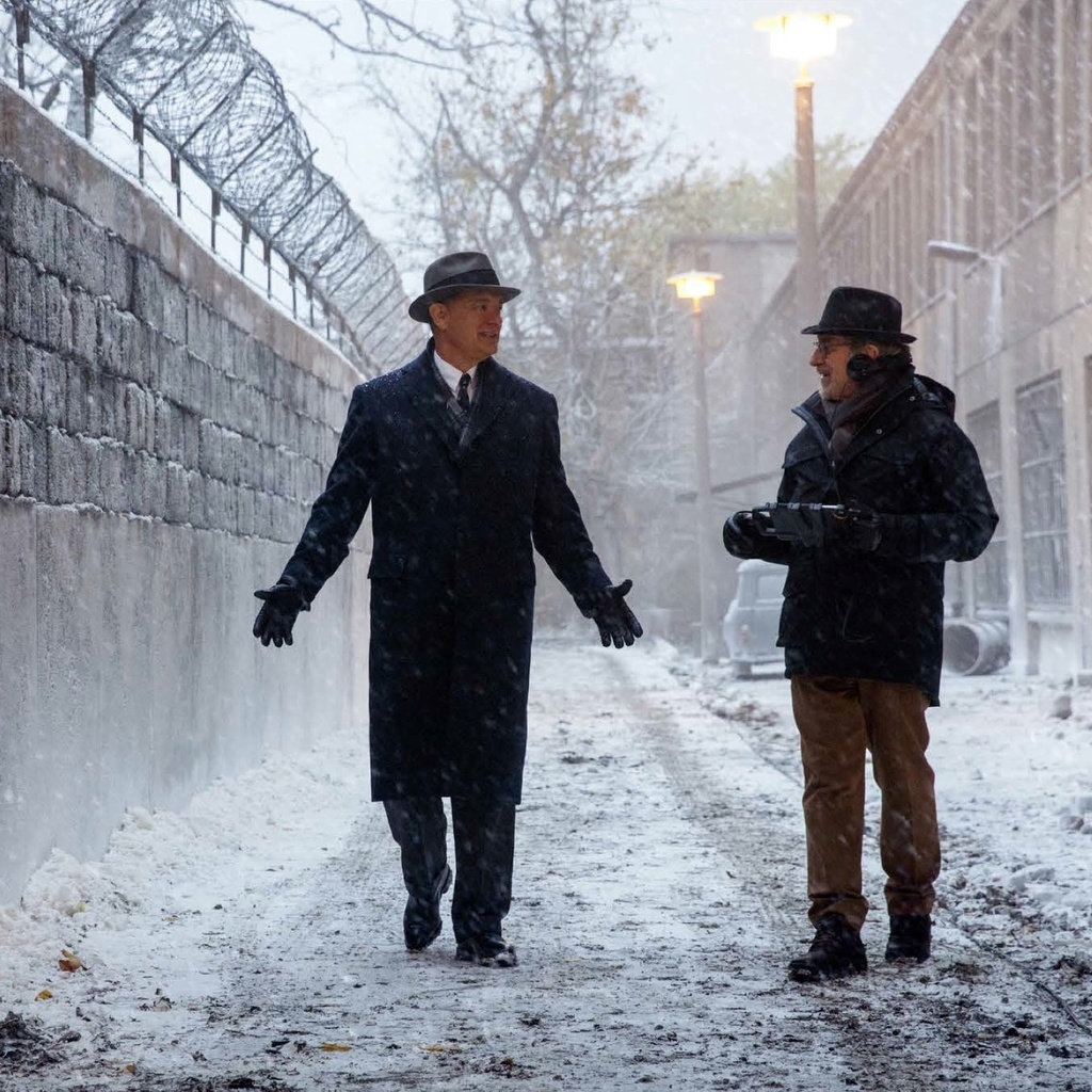 Bridge of Spies Tom and Steven for 1024 x 1024 iPad resolution