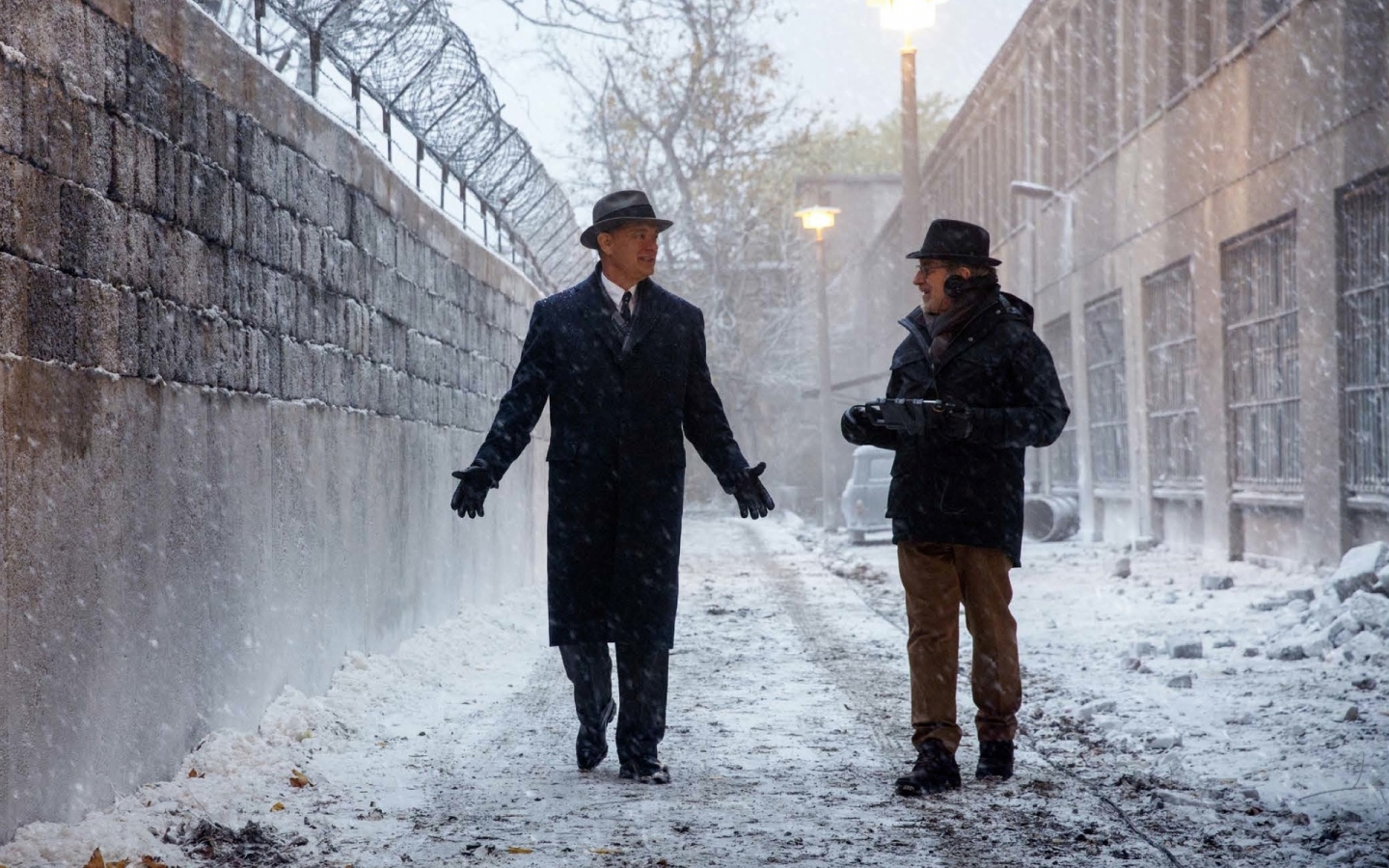 Bridge of Spies Tom and Steven for 1440 x 900 widescreen resolution