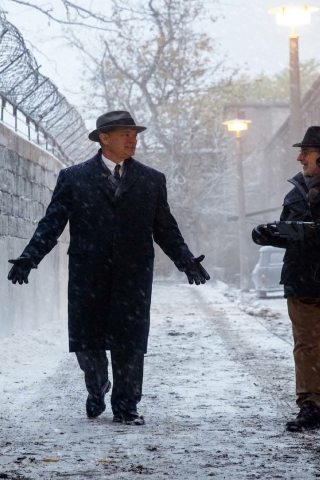 Bridge of Spies Tom and Steven for 320 x 480 iPhone resolution