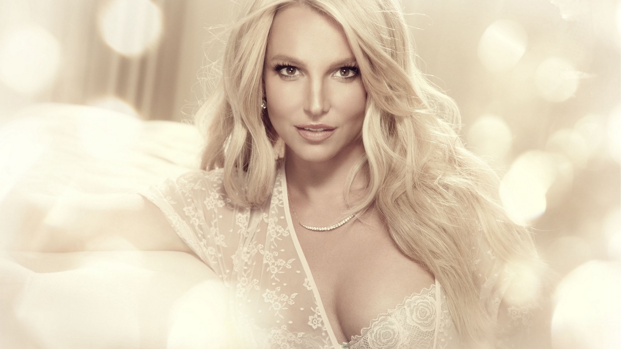 Britney Spears Glamouros for 1280 x 720 HDTV 720p resolution
