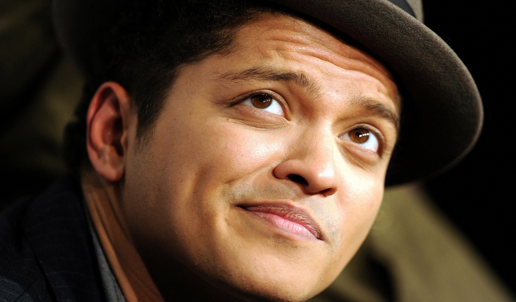 Bruno Mars Look for 1024 x 600 widescreen resolution