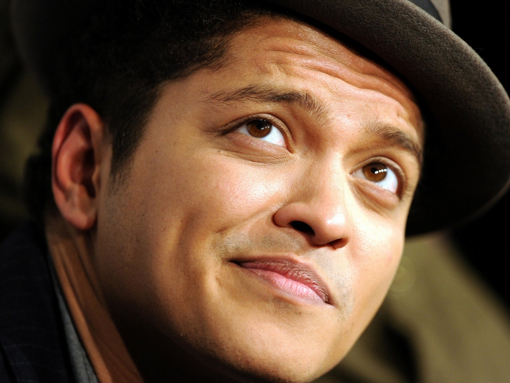 Bruno Mars Look for 1024 x 768 resolution