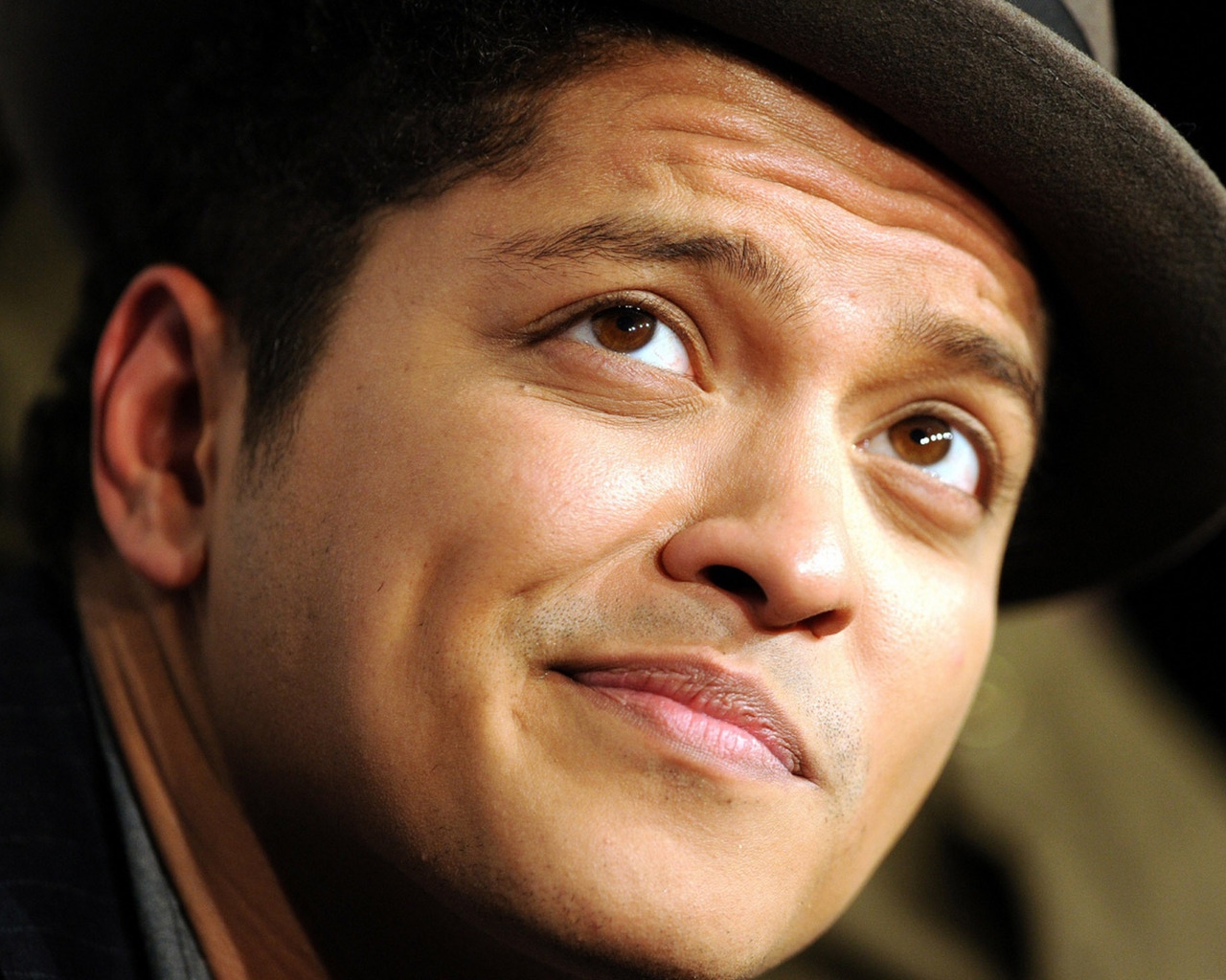 Bruno Mars Look for 1280 x 1024 resolution