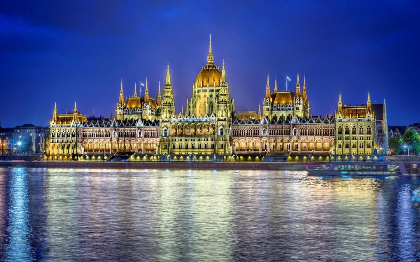 Budapest HDR Landscape for 1440 x 900 widescreen resolution